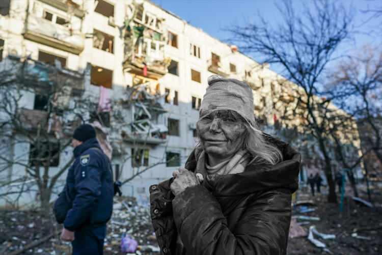 <p><strong>KIEV DAHİL ÇOK SAYIDA ŞEHİRDE PATLAMALAR YAŞANDI</strong></p>

<p>Ukrayna'nın başkenti Kiev ve Karkiv şehrinde büyük patlama sesleri duyuluyor. </p>
