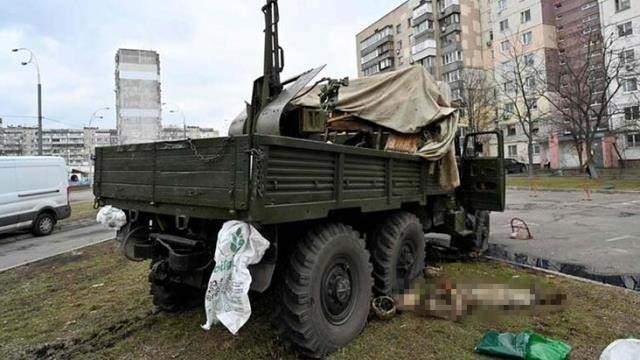 <p>Ukrayna Silahlı Kuvvetleri, Ukrayna askerinin kamuflajını giyerek sabotaj yapmak isteyen Rus güçlerini Kiev'in Obolon semtinde etkisiz hale getirdi. </p>
