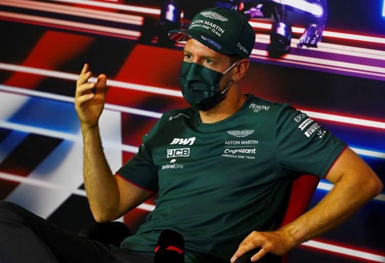 <p>Formula 1 pilotu Sebastian Vettel "İnsanlar, aptalca sebeplerden dolayı öldürülüyor. İptal olsun ya da olmasın, Rusya Grand Prix'sinde yarışmayacağım." dedi.</p>
