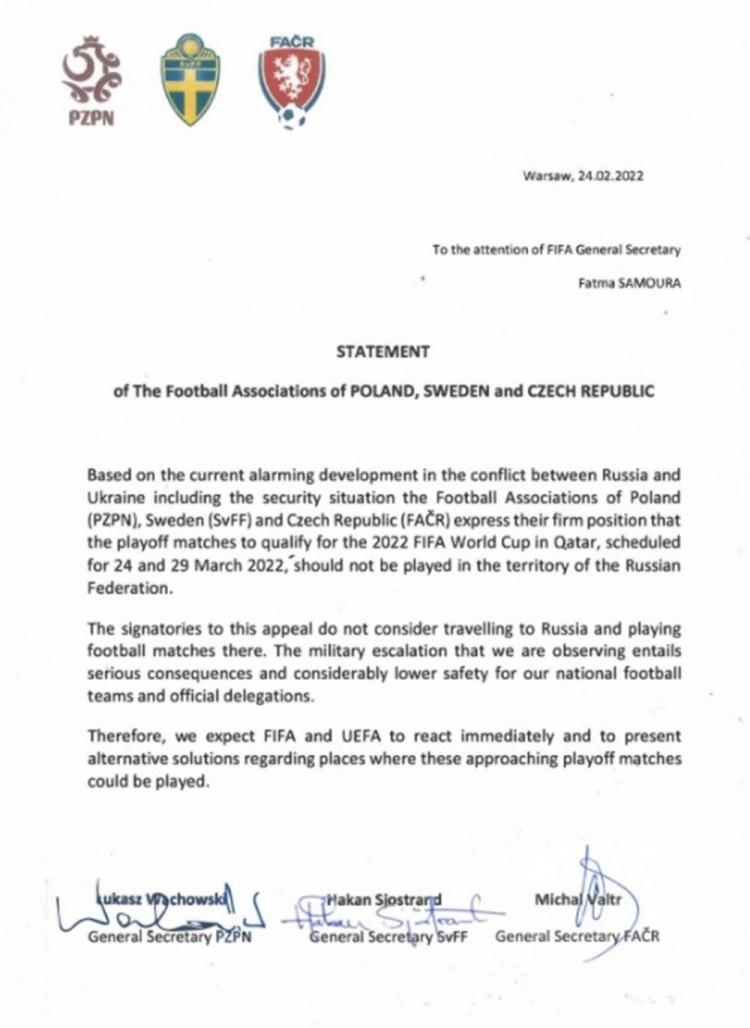 <p>Polonya, İsveç ve Çekya Futbol Federasyonlarından ortak açıklama: "Dünya Kupası play-off maçları Rusya'da oynanmamalıdır. FIFA ve UEFA'dan alternatif çözümlerin sunulmasını bekliyoruz."</p>