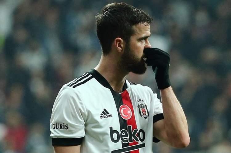 <p>Pjanic: Sirenlerin ne anlamını geldiğini anladığımda çok küçüktüm. Onları her duyduğumda, arkadaşlarımın çektiği acılar aklıma geliyor. Hiçbir çocuk bu kabusla yaşamaya zorlanmamalı. Savaşa hayır.</p>
