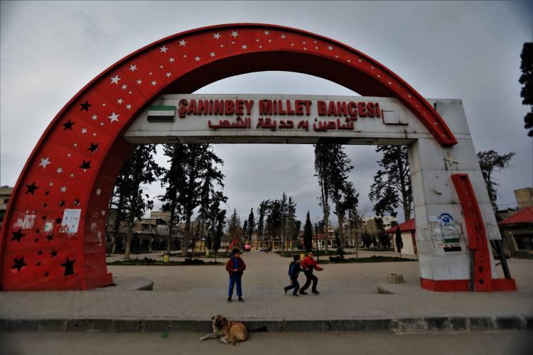 <p>Eğitim, sağlık, altyapı ve hizmet alanlarında yürütülen projelerle de ilçe merkezi ve çevresindeki yerleşimlerde nüfus yaklaşık 400 bini buldu.</p>
