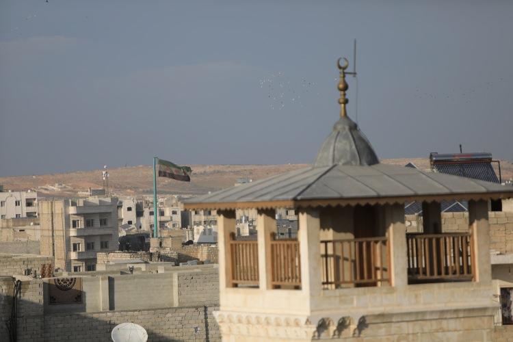 <p>YPG/PKK'lı teröristlerin kurtarışmış bölgelere sık sık saldırı gerçekleştirdiğini vurgulayan Şehabi, "Özellikle de Bab ilçesini hedef alıyorlar. </p>
