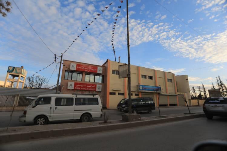<p>Tarım ve hayvancılık alanında sivil toplum kuruluşlarıyla ortak projeler yürüttüklerini kaydeden Osman, "Projeler sayesinde halkımıza fayda sağladık. Nüfus kayıtları konusunda şu ana yaklaşık 200 bin kişi yerel kimlik kartı sahibi oldu." diye konuştu.</p>