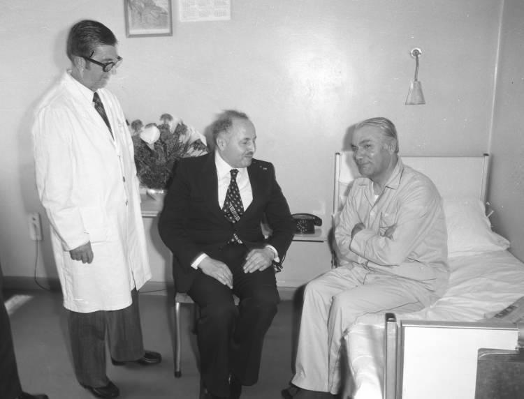 <p>Erbakan, Odalar Birliğinde de aktif dönem geçirdi, Anadolu sermayesini desteklemek için çalıştı. Geçersiz sayılan Odalar Birliği Başkanlığı seçimi Danıştaya taşınınca Erbakan, bu görevinden, Ankara Valiliğinin emriyle uzaklaştırıldı. Bu karar, Erbakan'ın siyaset yolculuğunu başlattı.</p>
<p> </p>