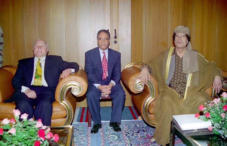 <p>Erbakan, partisinin kapatılması kararının ardından yaptığı konuşmada, "Bu alınmış olan karar, tarihin akışı içerisinde basit bir noktadır. Böyle bir kararın yürürlüğe girmesiyle Türkiye'de halkımızın muazzam bir bölümünün partisi olan Refah Partisi ve onun davası, bu kararlardan zerre kadar etkilenmez. Bu kararlardan bir tek sonuç çıkar, o da refah inancının tek başına iktidarı. Bu olayın arkasından Refah Partisi davasının, camiasının çok daha büyüyüp gelişeceği kesinlikle açıktır." ifadelerini kullandı.</p>
<p> </p>
