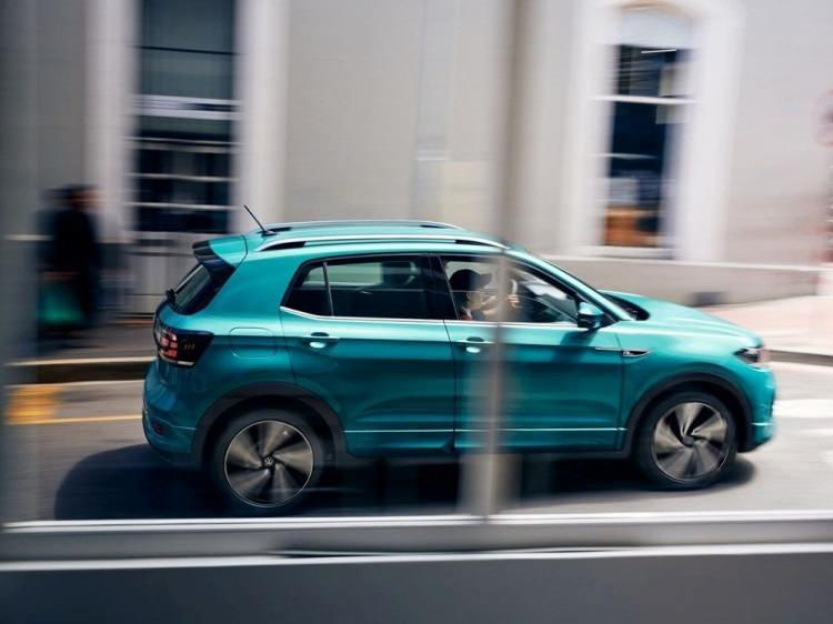 <p><strong>VOLKSWAGEN </strong></p>
<p><strong>Yeni T-Cross 1.0 TSI 110 PS Manuel </strong>Life</p>
<p>Fiyatı: 448,300 TL</p>