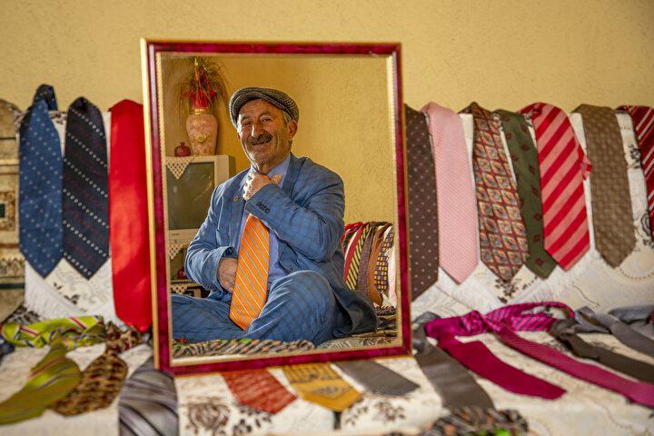 <p>Bedir Akbulut'un kravat tutkusunun basında yer aldığını anlatan Tanış, "Sayın Cumhurbaşkanı'mız da kendi isminin yazıldığı bir kravat gönderdi. </p>

<p> </p>
