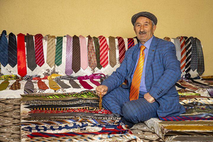 <p>AK Parti İlçe Başkanı Güngör de "Bedri Bey, takım elbiseleri ve kravat koleksiyonuyla bilinen bir vatandaşımız. Cumhurbaşkanımız, vatandaşlarının durumuna oldukça duyarlı. </p>

<p> </p>
