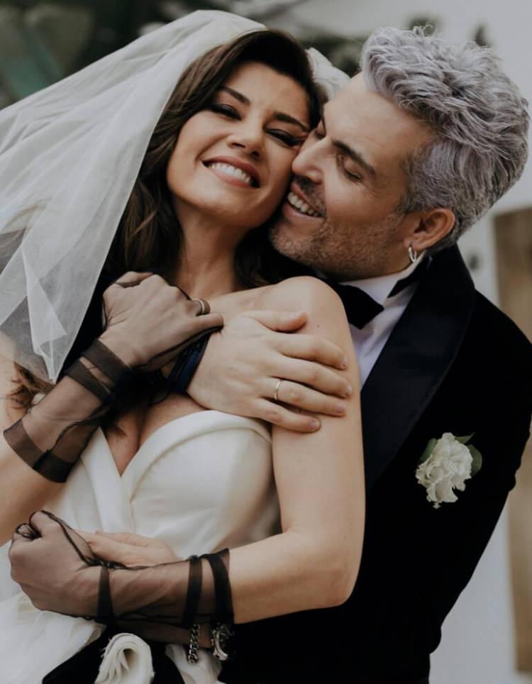 <p><span style="color:#0000CD"><strong>"CİCİM AYI BİLE OLMADI"</strong></span></p>
<p><span style="color:#B22222"><strong>"Cicim ayı bile olmadı. Her şey aynı devam ediyor. Gayet evlendik ve ertesi gün sete gittim. Benim set hayatım, onun konserleri hiçbir şey değişmedi."</strong></span></p>