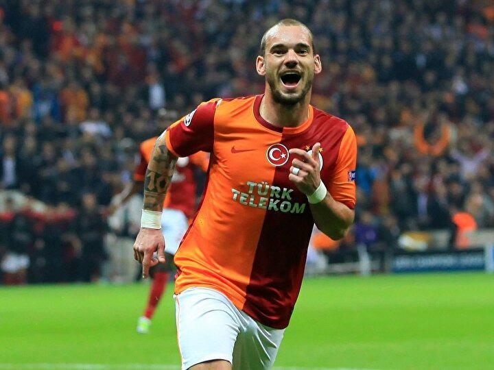 <p>2013/2017yılları arasında Galatasaray forması giyen Sneijder, 175 maçta, 45 gol ve 44 asistle takımına katkı sağladı.</p>
