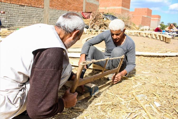 <p><strong>Çarklar kültürel bir öğe haline geldi</strong></p>
<p>Su çarkları, arazilerin sulanmasındaki işlevselliğinin yanı sıra gündelik hayatta ve Mısır kültüründe önemli bir yer tutuyor.</p>