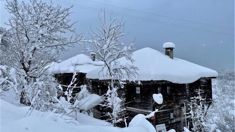 <p>Isparta<br />
<br />
Perşembe: Karla karışık yağmur<br />
Cuma: Kar yağışlı<br />
Cumartesi:</p>
