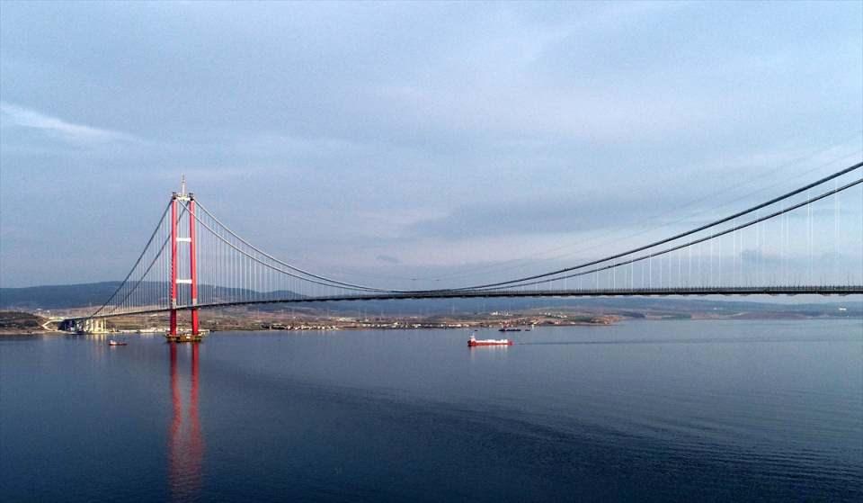 <p>Şehitlerimizi rahmetle minnetle anacağız ardından da 1915 Çanakkale Köprüsü'nün açılışını yapacağız. Sayın Cumhurbaşkanımız, bütün devlet erkanımız, halkımız; bir bayram havası içerisinde, bir zafer coşkusu içerisinde köprümüzü açmış olacağız. </p>
