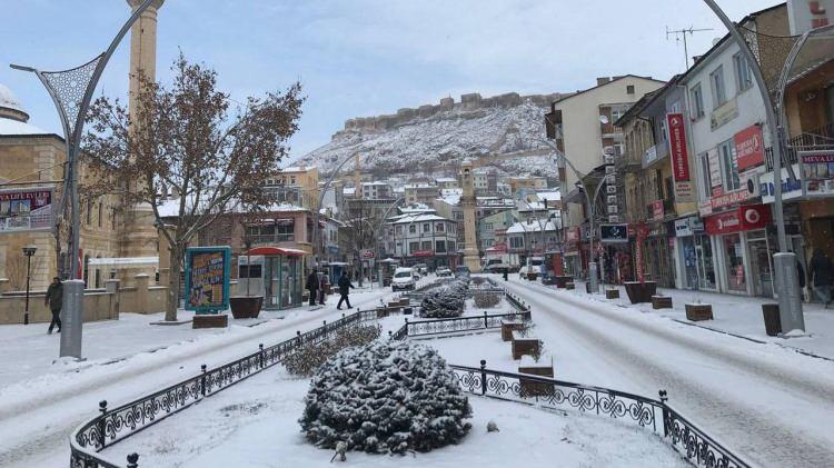 <p>Artvin<br />
<br />
Cuma: Karla karışık yağmur<br />
Cumartesi: Karla karışık yağmur</p>
