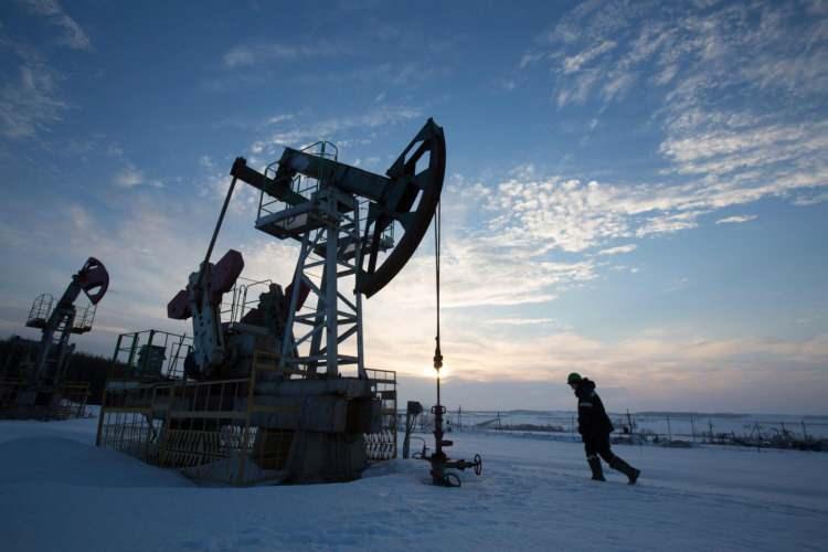 <p>Beyaz Saray Sözcüsü Jen Psaki, Uluslararası Enerji Ajansının (UEA) acil durum rezervi kapsamında 60 milyon varil petrolü kullanıma açma kararının bir parçası olarak ABD'nin stratejik petrol rezervinden 30 milyon varilin kullanıma sunulacağını bildirdi.</p>
