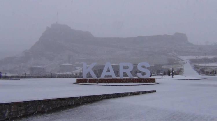 <p>Hakkari<br />
<br />
Perşembe: Karla karışık yağmur<br />
Cuma: Kar yağışlı<br />
Cumartesi: Kar yağışlı</p>