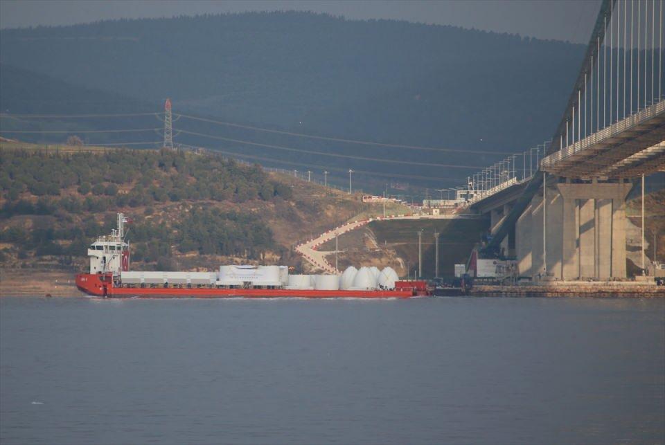 <p>Çanakkale Savaşı kahramanlarından Seyit Onbaşı'nın sırtında taşıdığı top mermisini sembolize eden, dört kulenin de tepesinde yer alacak, her biri 75 ton ağırlığında ve 20,5 metre yüksekliğindeki anıtsal yapıların imalatına geçen ekim ayında başlandı.</p>
<p> </p>