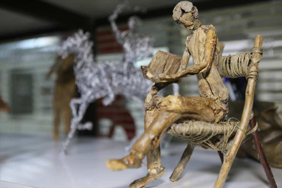<p>Filistin davası başta olmak üzere Arap coğrafyasında yaşanan ulusal meseleler ve insan hikayelerini sanat eserine dönüştürme konusunda çalışmalar üretiyorum."</p>
