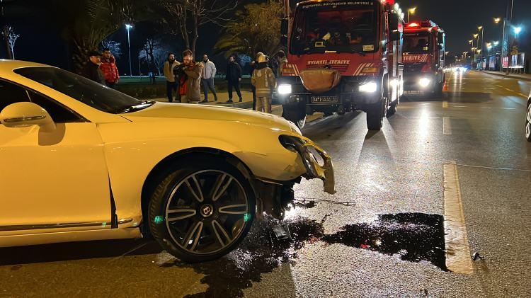 <p>Kaza, saat 20.00 sıralarında Kadıköy Suadiye Mahallesi Çetin Emel Bulvarı Kartal istikametinde meydana geldi.</p>
