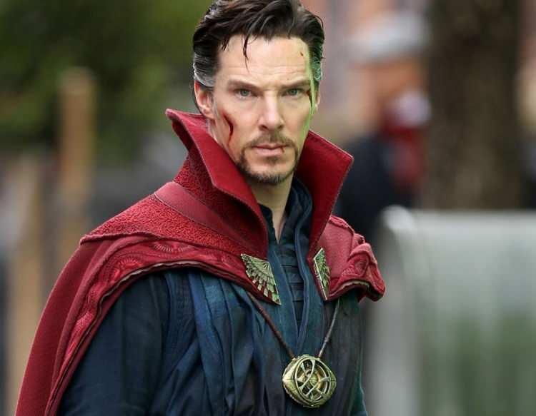 <p><strong>Bir diğer en çok ses getiren projesi ise Doctor Strange oldu. Bu başarılarından sonra Hollywood sinemasının en yaygın geleneği olan yıldızını kaptı. </strong></p>
