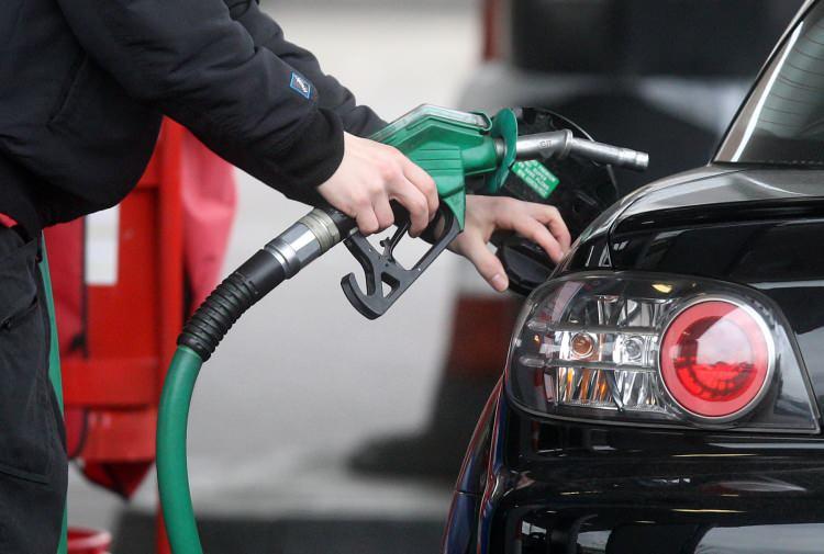 <p>Psaki, UEA üye ülkelerinin piyasaları izlemeye devam edeceğini, gerektiğinde daha fazla petrolün kullanıma açılmasının değerlendirileceğini aktardı.</p>

<p>Putin'in eylemlerinin bir sonucu olarak küresel enerji arzındaki kesintiyi sınırlamak için ellerindeki her aracı kullanmaya hazır olduklarına işaret eden Psaki, enerji kaynaklarının Rusya'dan uzak şekilde çeşitlendirilmesine yönelik çabalara devam edileceğini bildirdi.</p>
