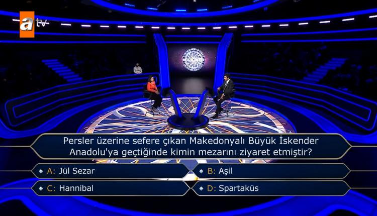 <p><span style="color:#800080"><strong>"Jül Sezar", "Aşil", "Hannibal" ve "Spartaküs" seçenekleri arasında kararsızlık yaşayan yarışmacının 50.000 TL değerindeki soruda eli ayağına dolaştı. </strong></span></p>
