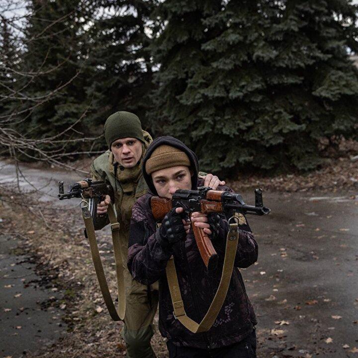 <p>Rusya’nın Ukrayna’ya saldırıları devam ederken, sivil halk direnmeyi sürdüyor.</p>

<p> </p>
