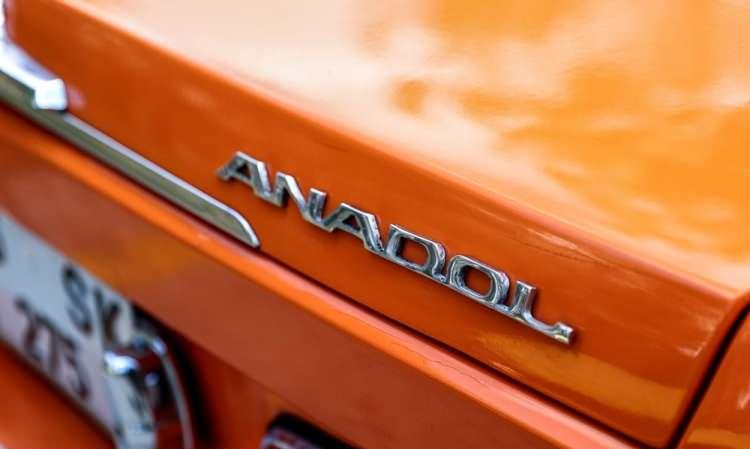<p>Anadol'un üretimi 1966'da başlamış olsa da satış ve trafik tescili için gerekli belgeler ve ilgili yönetmelik onayı Makina Mühendisleri Odası'ndan 28 Şubat 1967'de alındı. Anadol satışları da bu tarihten sonra 26 bin 800 liradan yapıldı.</p>
<p> </p>