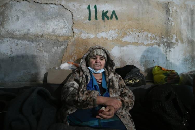 <p>Ukrayna'nın çeşitli bölgelerine giriş yapan Rus ordusu tüm halkı paniğe sürükledi. Birçok yer bombalarla ateş altına alınırken can kayıpları ve yaralanmalar yaşandı.</p>