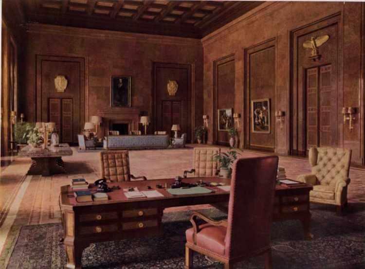<p>Hitler’in ofisi.</p>
