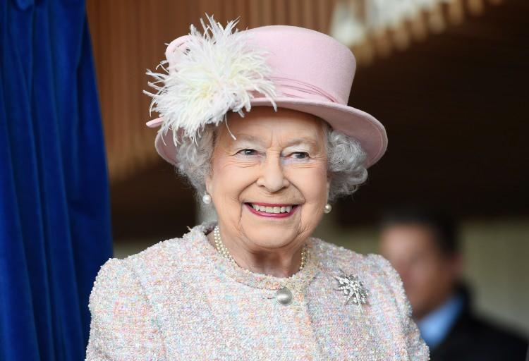 <p><strong><span style="color:#800080">İngiltere Kraliçesi II. Elizabeth, tam adıyla Elizabeth Alexandra Mary Windsor 70 yıldır İngiliz tahtının sahibi konumundadır. </span></strong></p>

