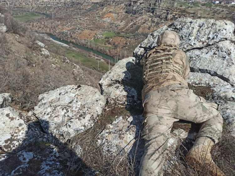 <p>Açıklamada, "Yurt içinde terörün tamamen ortadan kaldırılmasına yönelik yürütülen 'Eren' kış operasyonları halkımızın desteği ile inançlı ve kararlı bir şekilde başarı ile devam ediyor"  denildi.</p>
