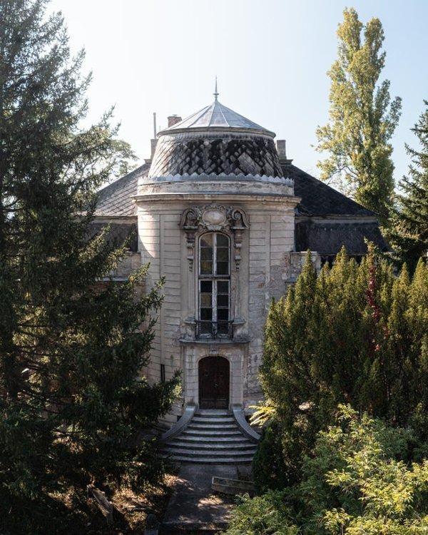 <p>20 yılı aşkın süredir boş olan harika bir neo-barok villa.</p>
