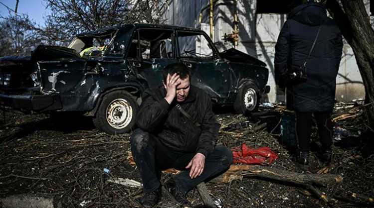 <p><strong>Rusya'nın Ukrayna topraklarına gerçekleştirdiği askeri saldırıda Ukrayna halkı 48 saat içinde sınırlara doğru ilerledi. Romanya, Gürcistan ve Türkiye'ye doğru ilerleyen mültecilerin zorlu süreci objektiflere bu karelerle yansıdı. </strong></p>
