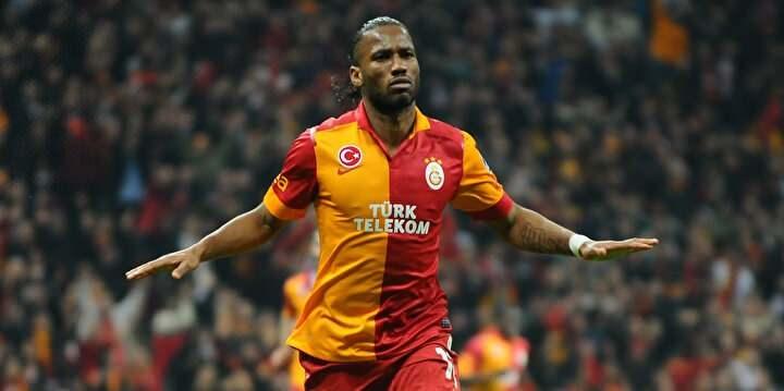 <p>Galatasaray'da 53 maça çıkan Drogba, 20 gol ve 13 asistle oynadı.</p>
