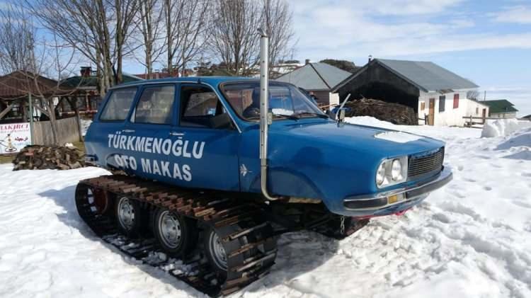 <p>Trabzon’un Akçaabat ilçesinde oto sanayi sitesinde makas usta olarak çalışan Gökhan Türkmen, karla kaplı yaylalarda gezmek için 1977 model Renault Toros marka bir araç aldı.</p>
<p> </p>