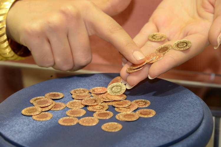 <p><strong>ÜÇLÜ MUTABAKAT</strong></p>
<p>Kuyumcu, rafineri ve banka arasında üçlü bir mutabakat, teyit sistemi oluşturuldu. Vatandaşın fiziki altın teslim ve çekim sürecinde herhangi bir mağduriyet yaşamamasını sağlayacak teknolojik altyapı rafineriler tarafından oluşturulacak, bankalar tarafından da doğrulama altyapıları ile desteklenecek.</p>
