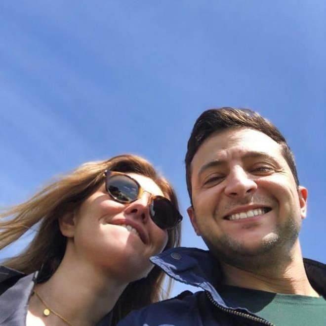 <p>Önceleri kocasının siyasete girmesine karşı olan Olena, mimarlık fakültesinden mezun olduktan sonra senarist olarak komedi sektörüne girdi.</p>

<p> </p>
