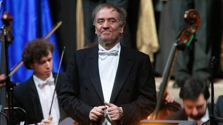 <p><span style="color:#0000CD"><strong>Eğer Gergiev kendisinden beklenen tavrı gerçekleştirmezse Münih Filarmoni Orkestrası şefliğinden kovulacak.</strong></span></p>
