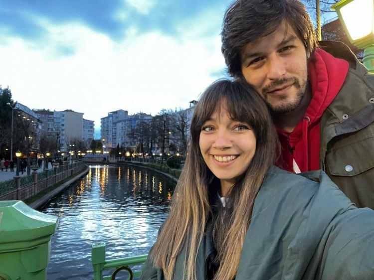 <p><strong>Sosyal medyada karı koca hayatındaki ger&ccedil;eklikleri esprili bir dille hayranlarına sunan Ceyda Kasabalı ve Fırat Albyaram, 2016 yılında evlenmişlerdi.&nbsp;</strong></p>
