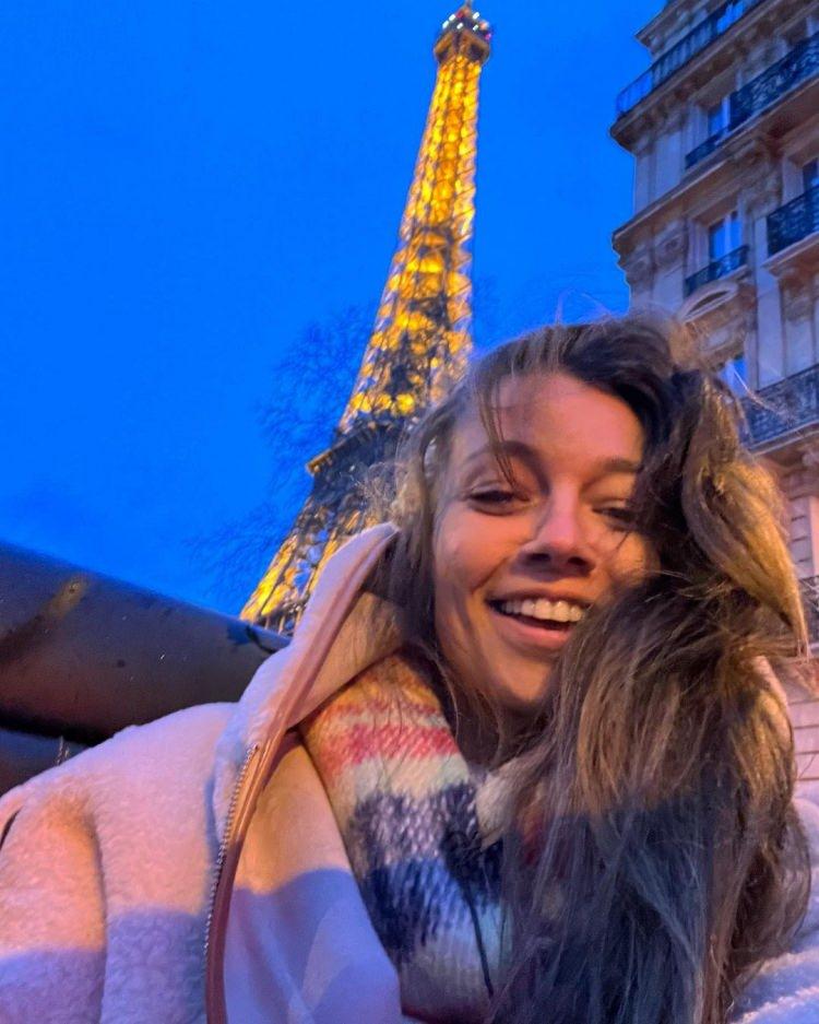 <p><strong>Ancak &ccedil;ift daha sonra satıcının etrafındakilerinin arkadaşı olduğunu dikkat &ccedil;ekmek i&ccedil;in kazanma numarası yaptıkları &ouml;ğrenildi. 150 Euro kaybeden &ccedil;ift, yaşadıkları şoku uzun s&uuml;re atamadı.</strong></p>
