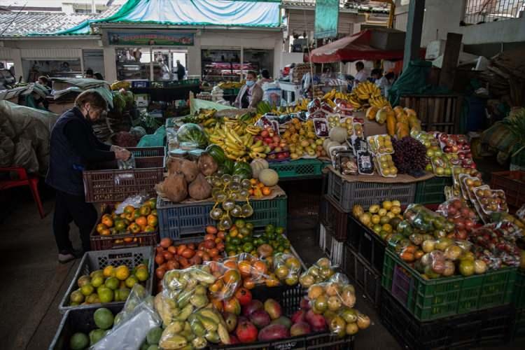 <p>Fotoğrafta yerel halkın mumyalama işleminde yeri olduğunu düşündüğü bir tür kabak olan "Chayote" görülüyor.</p>

<p> </p>
