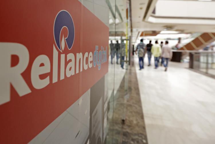 <p><strong>"HİNDİSTAN DÜNYANIN EN BÜYÜK ÜÇÜNCÜ PETROL İTHALATÇISI VE TÜKETİCİSİDİR"</strong></p>

<p>Mukesh Ambani, Hindistan'ın dünyanın en büyük üçüncü petrol ithalatçısı ve tüketicisi olduğuna dikkat çekerek ülkenin enerji sektörünün ise büyük ölçüde kömüre bağımlı olduğunu belirtti.</p>
