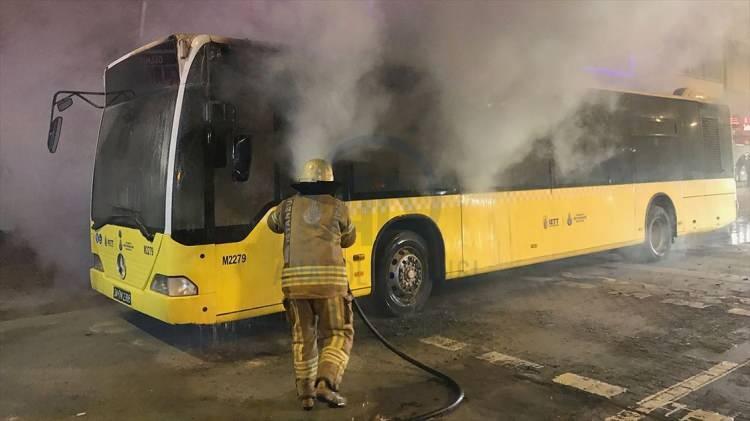 <p>20 Ocak'ta Kadıköy'de seyir halindeki İETT otobüsünde çıkan yangında, otobüs kullanılamaz hale geldi. Ekipler olay yerinde çalışma yaptı.</p>
