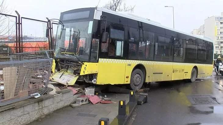 <p>10 Ocak'ta Ümraniye’de sürücüsünün direksiyon hakimiyetini kaybettiği iETT otobüsü, virajı alamayarak önce kaldırıma çıktı daha sonra bir iş yerinin duvarına çarptı.</p>

<p> </p>
