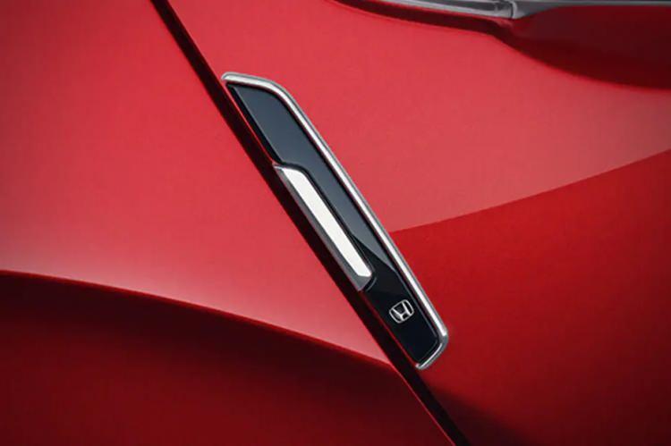 <p>Geri Görüş Kamerası<br />
<br />
Honda City, sahip olduğu akıllı geri görüş kamerası sistemi sayesinde kullanım kolaylığı ve güvenli bir şekilde park edebilmenizi sağlar.</p>
