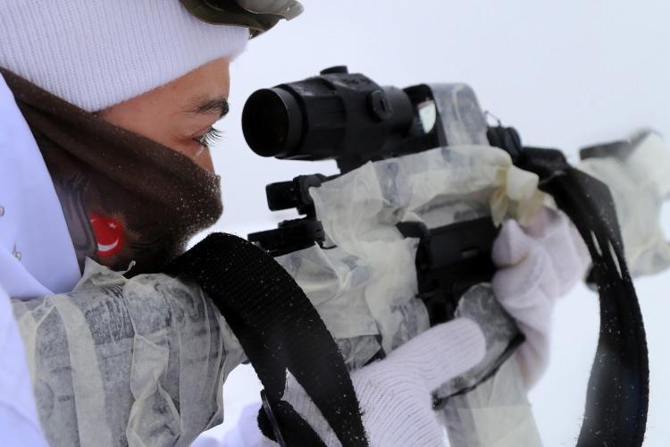 <p>Kadınlar her zaman güçlüdür. Evde, işte, çocuklarını eğitirken her zaman en güçlü karakter kadındır. Kadınların gücü hiçbir zaman bitmez, kadınlar hiçbir zaman güçlerinin bittiğini düşünmesin, güçlü olduklarının farkına varsın. Kadınlar güçlüdür ve daima güçlü kalacaktır. Buradan 8 Mart Dünya Kadınlar Gününü kutluyorum” diye konuştu.</p>
