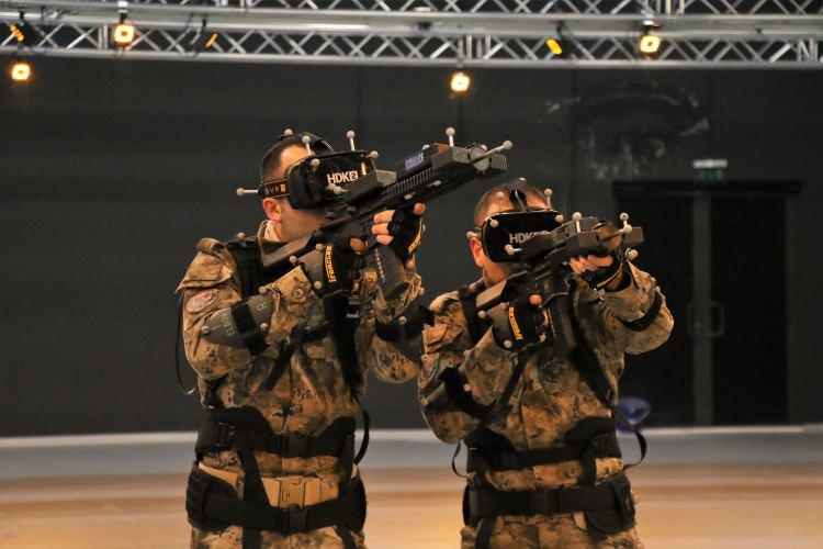 <p>Eğitimlerde, birçok mekan ve durum simüle edilmiş haliyle bulunurken, farklı senaryolarla da pek çok taktiksel operasyon aslına uygun bir şekilde gerçekleştirilebiliyor.</p>
