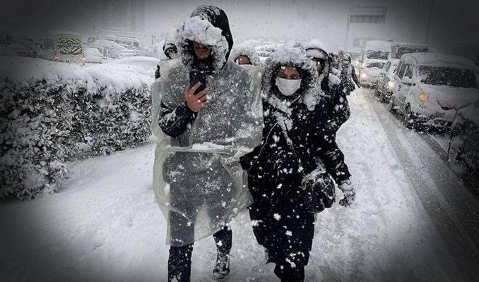 <p>Yeniden şiddetli kar yağışları etkisini gösterecek.</p>